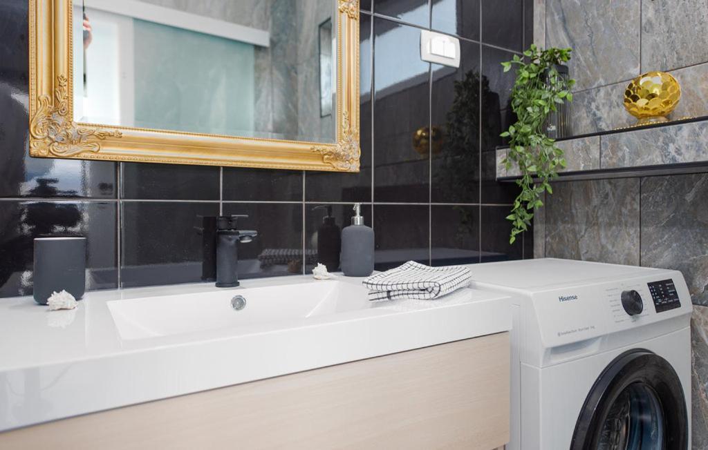 Luxurioeses Penthouse Welle Mit Whirlpool, Grill Und Meerblick 비르 외부 사진
